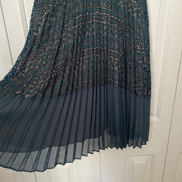 WEDDING GUEST GREEN AND TAN PLEATED DRESS SIZE 2 - Picture 3 of 7